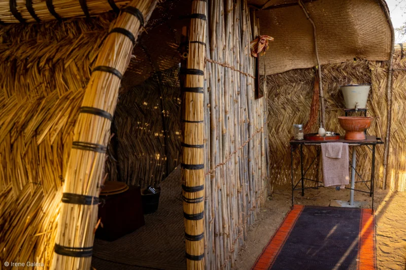 Tentes luxueuses au Camp Nomade, offrant une expérience unique au cœur de la nature.